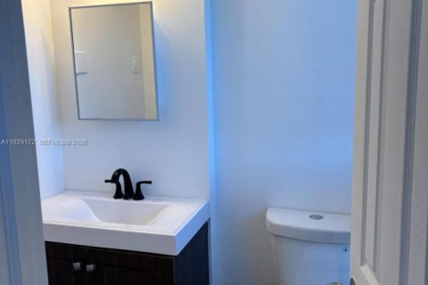 Снять в аренду кондоминиум в Помпано-Бич, Флорида 3 спальни, 430.51м2, № 1987373 - фото 5