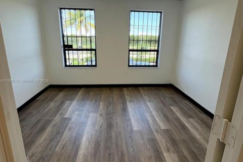 Снять в аренду кондоминиум в Помпано-Бич, Флорида 3 спальни, 430.51м2, № 1987373 - фото 7