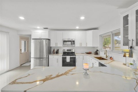 Villa ou maison à vendre à Sarasota, Floride: 3 chambres, 185.8 m2 № 2142631 - photo 12