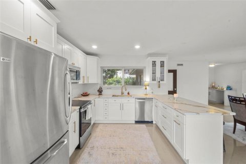Villa ou maison à vendre à Sarasota, Floride: 3 chambres, 185.8 m2 № 2142631 - photo 11