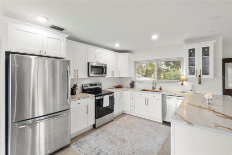 Villa ou maison à vendre à Sarasota, Floride: 3 chambres, 185.8 m2 № 2142631 - photo 10