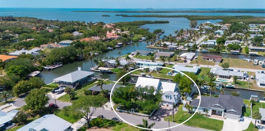 Villa ou maison à Palmetto, Floride 4 chambres, 392.6 m2 № 2211481