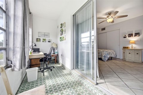Condominio en venta en Miami Gardens, Florida, 1 dormitorio, 66.05 m2 № 2007115 - foto 16