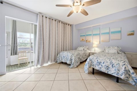 Condominio en venta en Miami Gardens, Florida, 1 dormitorio, 66.05 m2 № 2007115 - foto 14