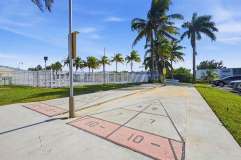 Condominio en venta en Miami Gardens, Florida, 1 dormitorio, 66.05 m2 № 2007115 - foto 23