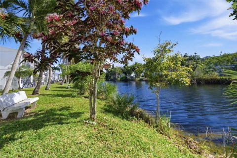 Condominio en Miami Gardens, Florida, 1 dormitorio  № 2007115