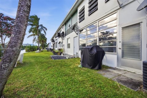 Condominio en venta en Miami Gardens, Florida, 1 dormitorio, 66.05 m2 № 2007115 - foto 19