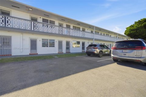 Condominio en venta en Miami Gardens, Florida, 1 dormitorio, 66.05 m2 № 2007115 - foto 21