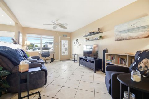 Condominio en venta en Miami Gardens, Florida, 1 dormitorio, 66.05 m2 № 2007115 - foto 6