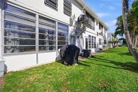 Condominio en venta en Miami Gardens, Florida, 1 dormitorio, 66.05 m2 № 2007115 - foto 20