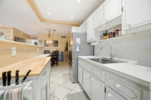 Condominio en venta en Miami Gardens, Florida, 1 dormitorio, 66.05 m2 № 2007115 - foto 9