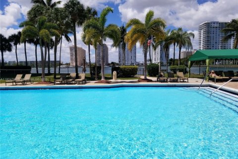 Condominio en venta en Aventura, Florida, 1 dormitorio, 85.28 m2 № 1979455 - foto 15