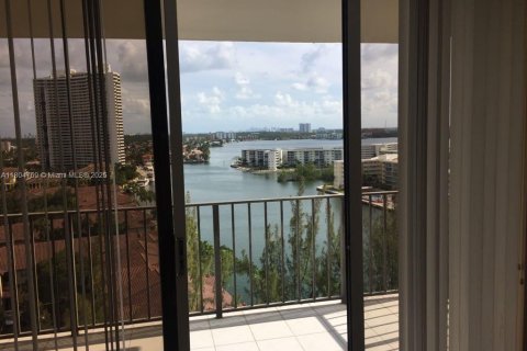 Condominio en venta en Aventura, Florida, 1 dormitorio, 85.28 m2 № 1979455 - foto 4