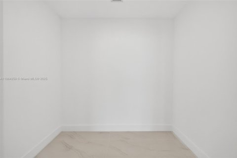 Condo in Miami, Florida, 3 bedrooms  № 1891875 - photo 20