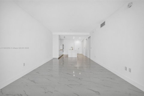 Condo in Miami, Florida, 3 bedrooms  № 1891875 - photo 11