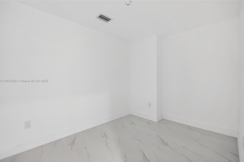 Condo in Miami, Florida, 3 bedrooms  № 1891875 - photo 25