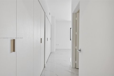 Condo in Miami, Florida, 3 bedrooms  № 1891875 - photo 28