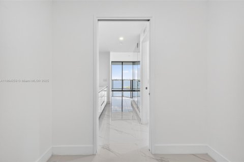 Condo in Miami, Florida, 3 bedrooms  № 1891875 - photo 21