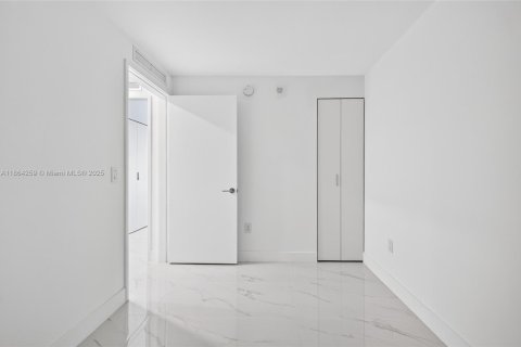 Condo in Miami, Florida, 3 bedrooms  № 1891875 - photo 27