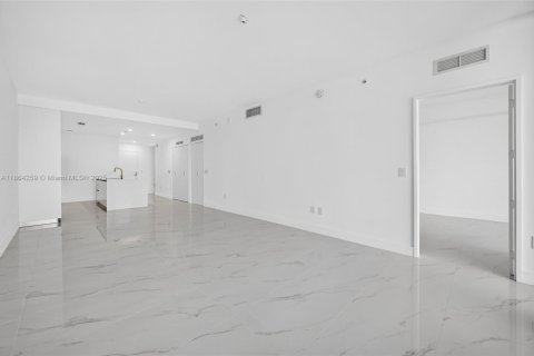 Condo in Miami, Florida, 3 bedrooms  № 1891875 - photo 12