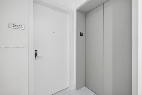 Condo in Miami, Florida, 3 bedrooms  № 1891875 - photo 5