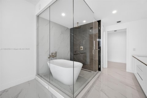 Condo in Miami, Florida, 3 bedrooms  № 1891875 - photo 15