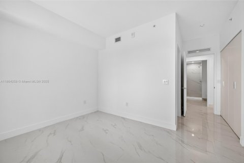 Condo in Miami, Florida, 3 bedrooms  № 1891875 - photo 30