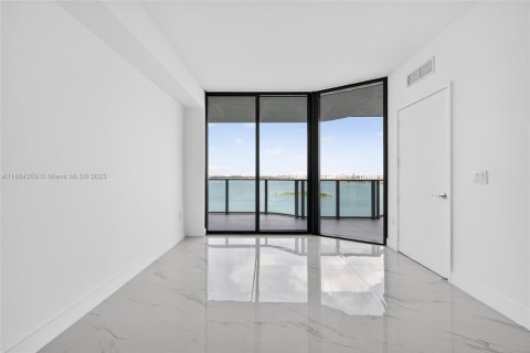 Condo in Miami, Florida, 3 bedrooms  № 1891875 - photo 17