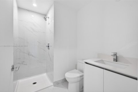 Condo in Miami, Florida, 3 bedrooms  № 1891875 - photo 24
