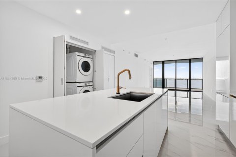 Condo in Miami, Florida, 3 bedrooms  № 1891875 - photo 8