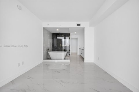 Condo in Miami, Florida, 3 bedrooms  № 1891875 - photo 14