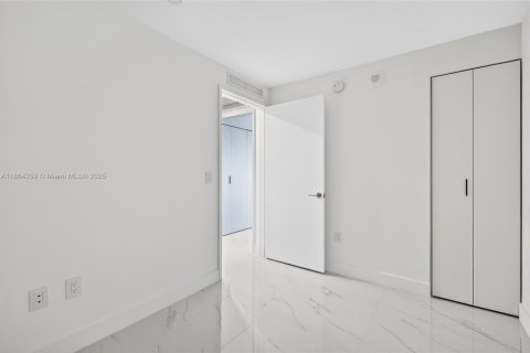 Condo in Miami, Florida, 3 bedrooms  № 1891875 - photo 26