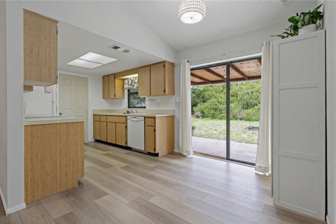 Villa ou maison à louer à Holiday, Floride: 2 chambres, 81.01 m2 № 2095606 - photo 8