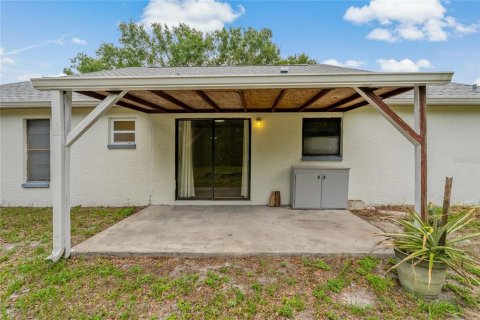 Villa ou maison à louer à Holiday, Floride: 2 chambres, 81.01 m2 № 2095606 - photo 4