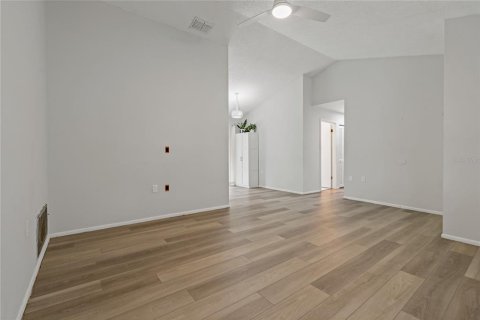 Villa ou maison à louer à Holiday, Floride: 2 chambres, 81.01 m2 № 2095606 - photo 6