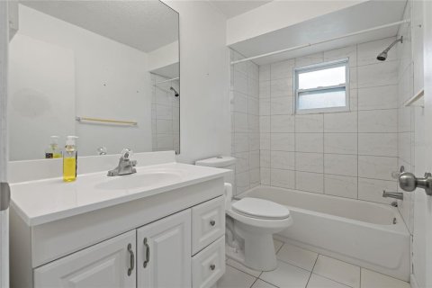 Villa ou maison à louer à Holiday, Floride: 2 chambres, 81.01 m2 № 2095606 - photo 11