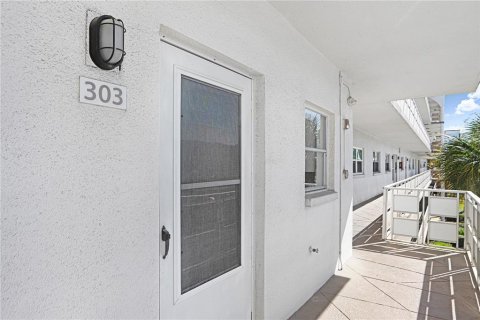 Condominio en venta en Saint Petersburg, Florida, 1 dormitorio, 106.84 m2 № 2098691 - foto 8