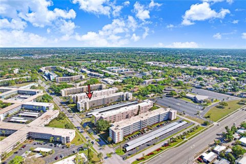 Condominio en venta en Saint Petersburg, Florida, 1 dormitorio, 106.84 m2 № 2098691 - foto 2