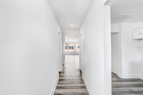 Condominio en venta en Saint Petersburg, Florida, 1 dormitorio, 106.84 m2 № 2098691 - foto 7