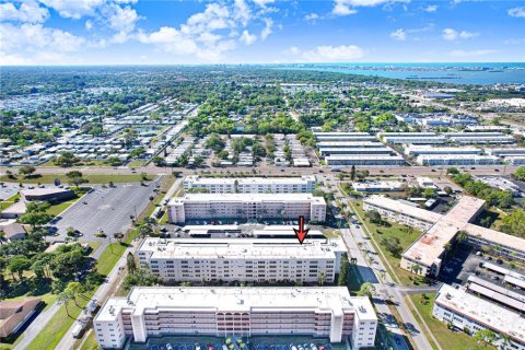 Condominio en venta en Saint Petersburg, Florida, 1 dormitorio, 106.84 m2 № 2098691 - foto 24