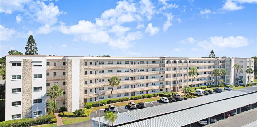 Condominio en Saint Petersburg, Florida, 1 dormitorio № 2098691