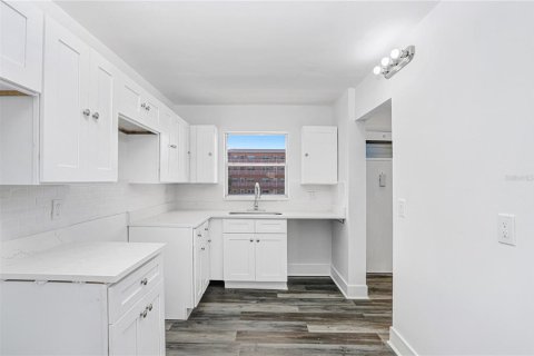 Condominio en venta en Saint Petersburg, Florida, 1 dormitorio, 106.84 m2 № 2098691 - foto 18