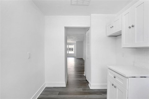 Condominio en venta en Saint Petersburg, Florida, 1 dormitorio, 106.84 m2 № 2098691 - foto 19