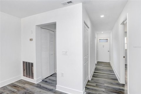 Condominio en venta en Saint Petersburg, Florida, 1 dormitorio, 106.84 m2 № 2098691 - foto 9