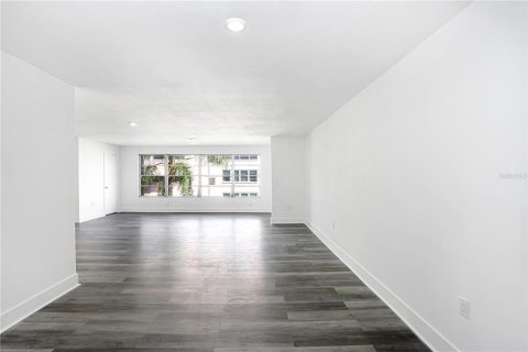 Condominio en venta en Saint Petersburg, Florida, 1 dormitorio, 106.84 m2 № 2098691 - foto 17