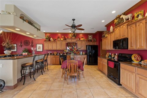 House in Wildwood, Florida 3 bedrooms, 266.72 sq.m. № 1678016 - photo 8