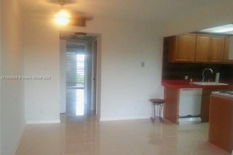 Condominio en venta en Coconut Creek, Florida, 1 dormitorio, 74.14 m2 № 2012508 - foto 7