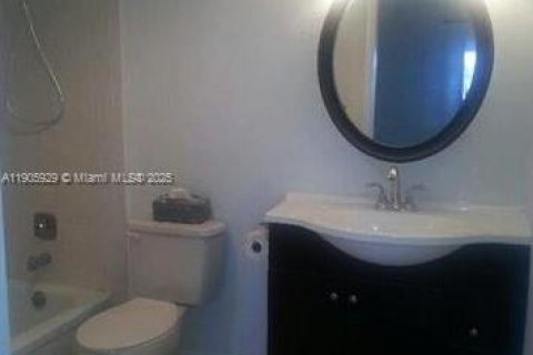 Condominio en venta en Coconut Creek, Florida, 1 dormitorio, 74.14 m2 № 2012508 - foto 9