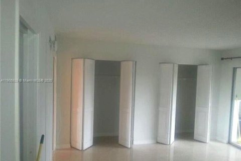 Condominio en venta en Coconut Creek, Florida, 1 dormitorio, 74.14 m2 № 2012508 - foto 12