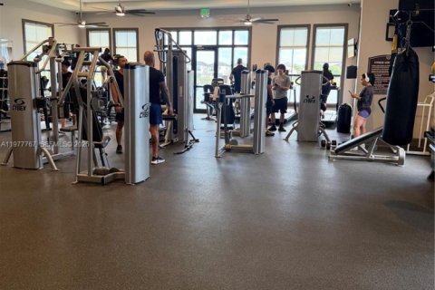 House in Hialeah, Florida 3 bedrooms, 188.13 sq.m. № 2041964 - photo 14